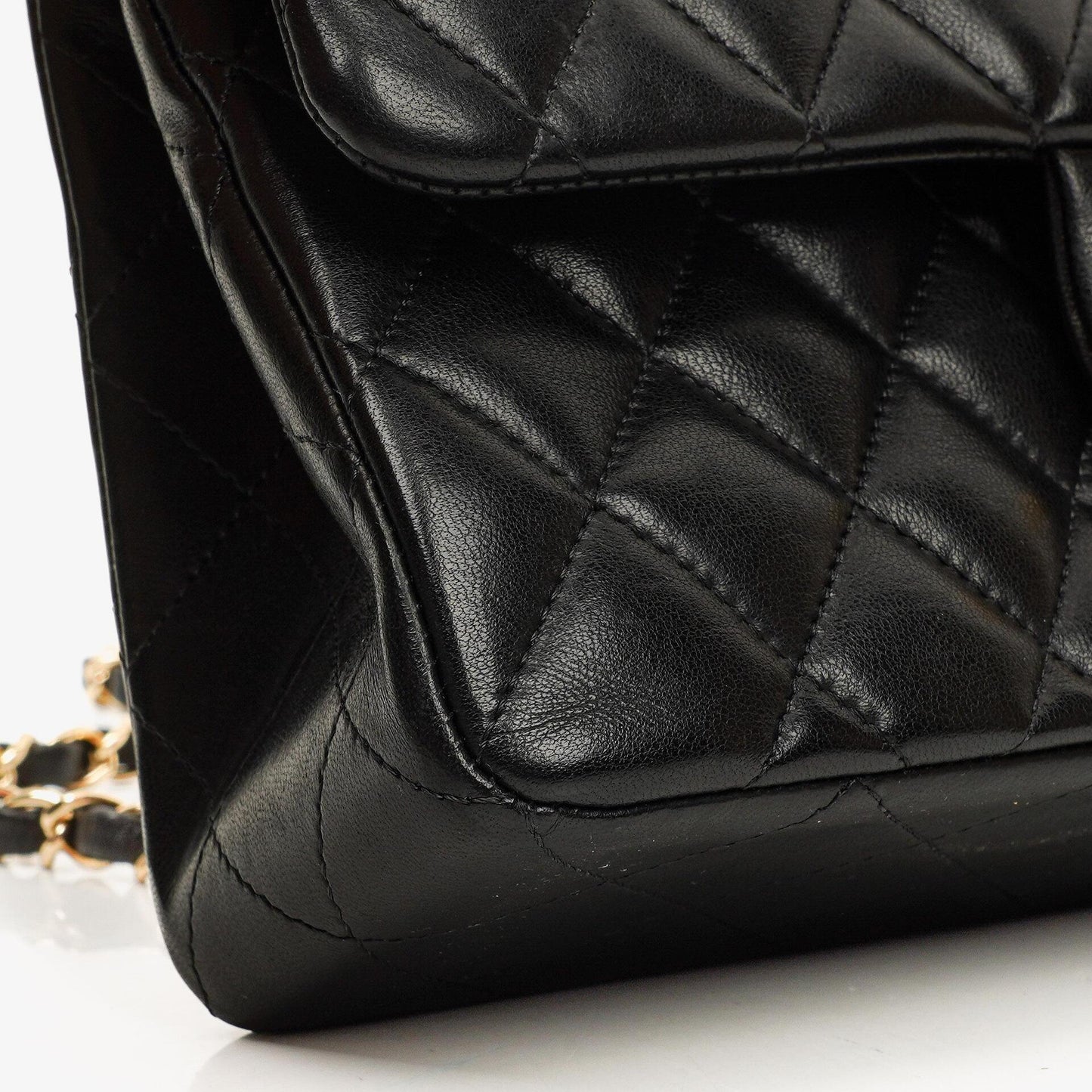 Chanel Small Classic Double Flap Tasche aus schwarzem gestepptem Lammleder