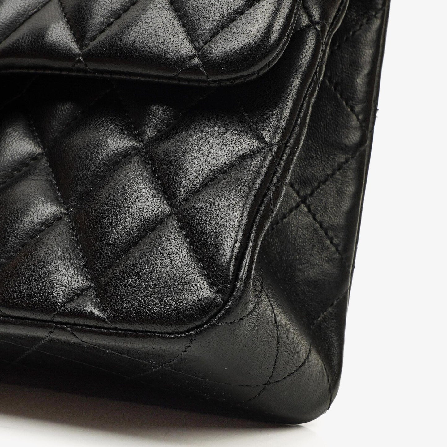 Chanel Small Classic Double Flap Tasche aus schwarzem gestepptem Lammleder