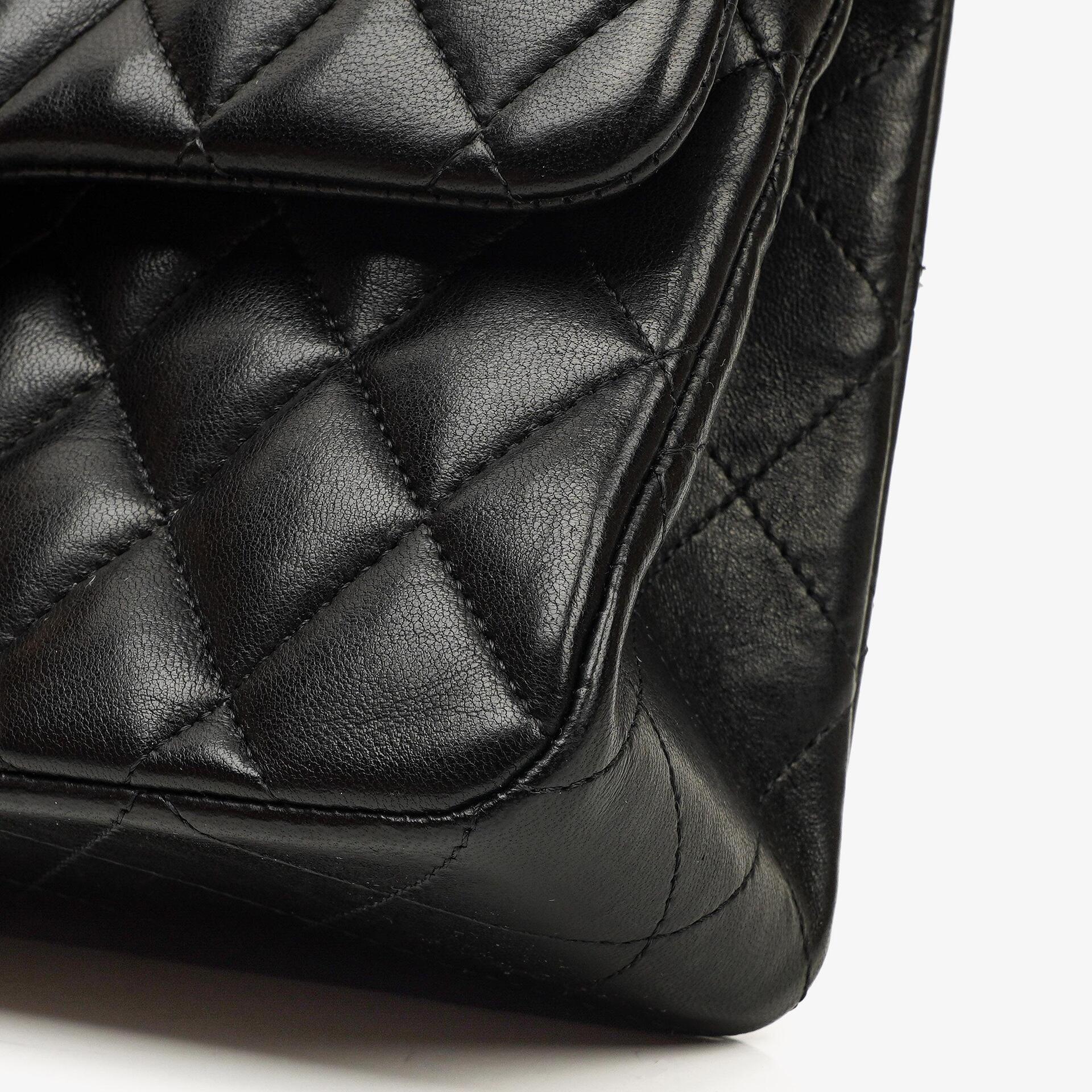 Chanel Small Classic Double Flap Tasche aus schwarzem gestepptem Lammleder