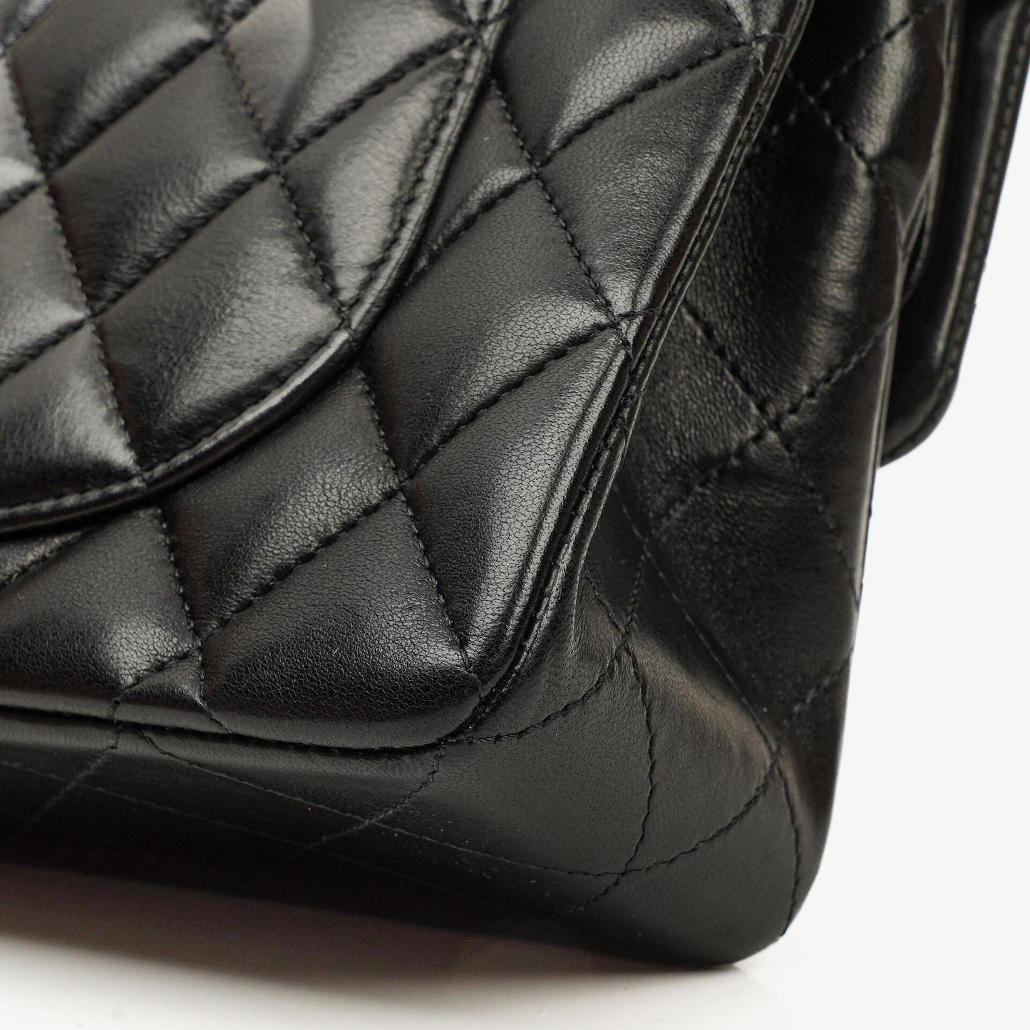 Chanel Small Classic Double Flap Tasche aus schwarzem gestepptem Lammleder