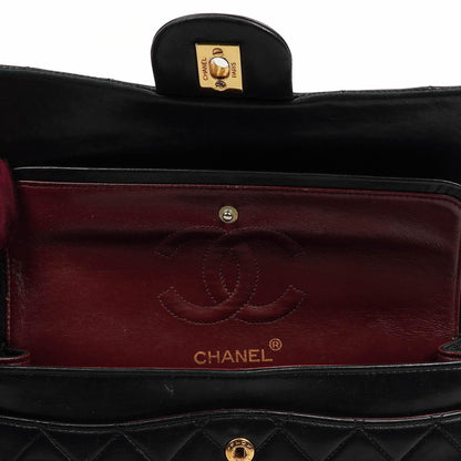 Chanel Kleine Classic Double Flap Tasche aus schwarzem gestepptem Lammleder mit 24K vergoldeter Hardware
