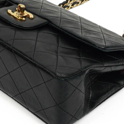 Chanel Kleine Classic Double Flap Tasche aus schwarzem gestepptem Lammleder mit 24K vergoldeter Hardware