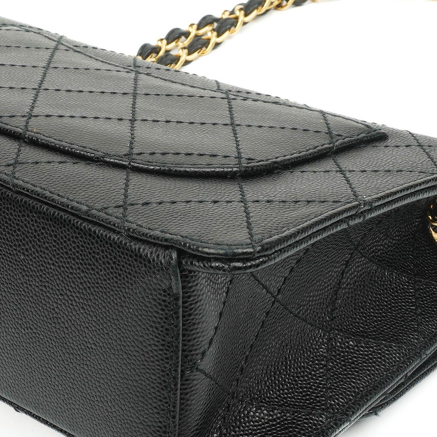 Chanel Kleine Klassische Flap Tasche Schwarz Kaviar 24K Goldbeschläge