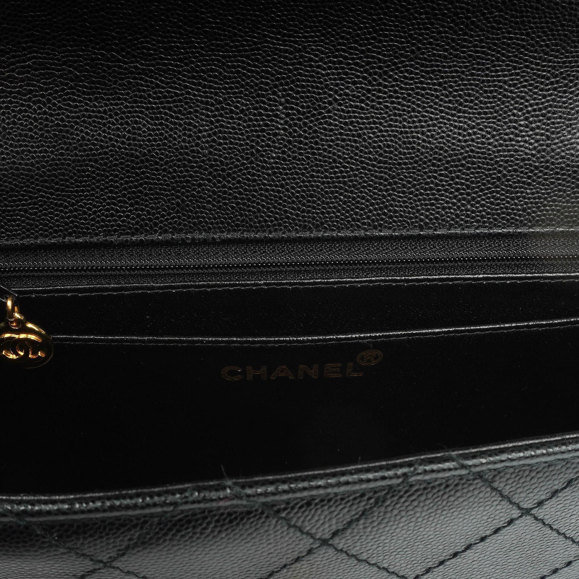 Chanel Kleine Klassische Flap Tasche Schwarz Kaviar 24K Goldbeschläge