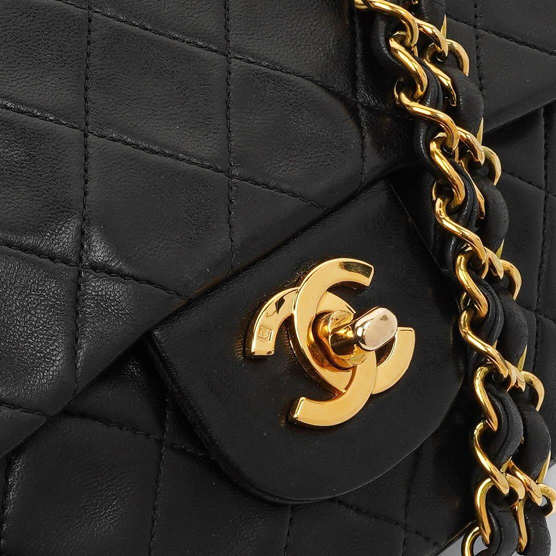 Chanel Small Classic Lammleder Double Flap Tasche mit 24K Goldplattierten Beschlägen