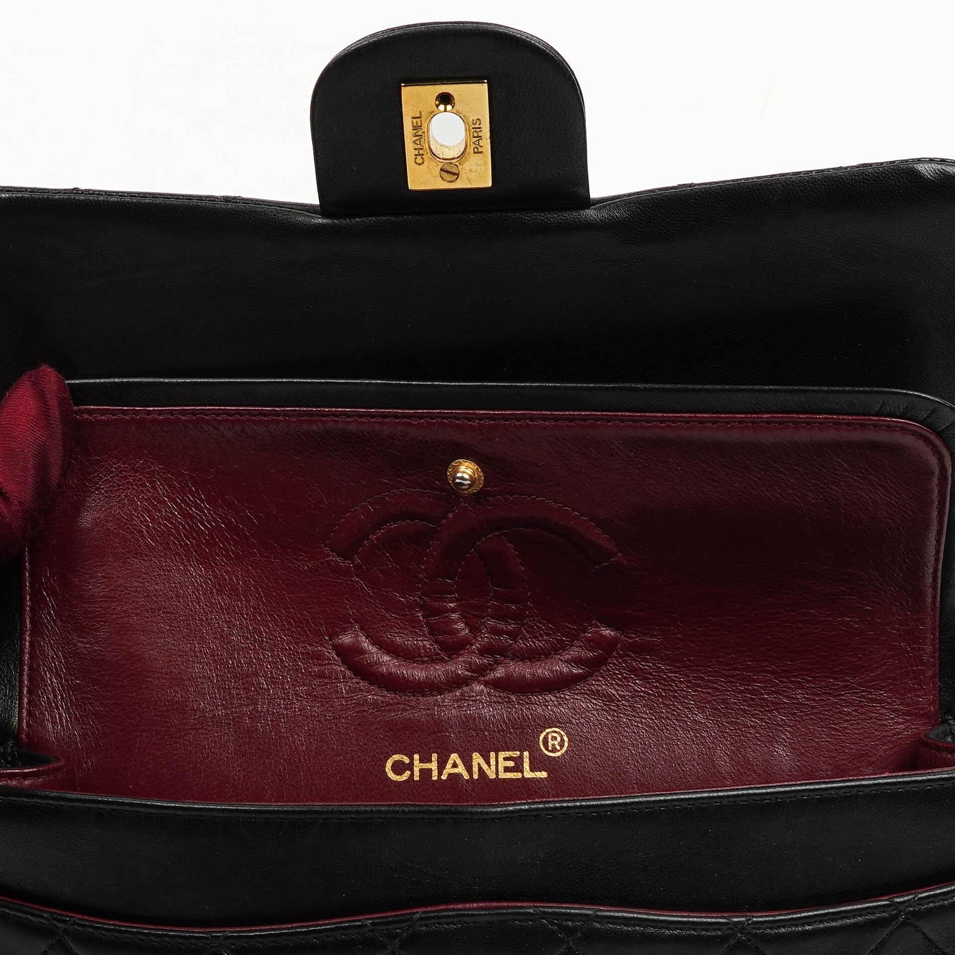 Chanel Small Classic Lammleder Double Flap Tasche mit 24K Goldplattierten Beschlägen