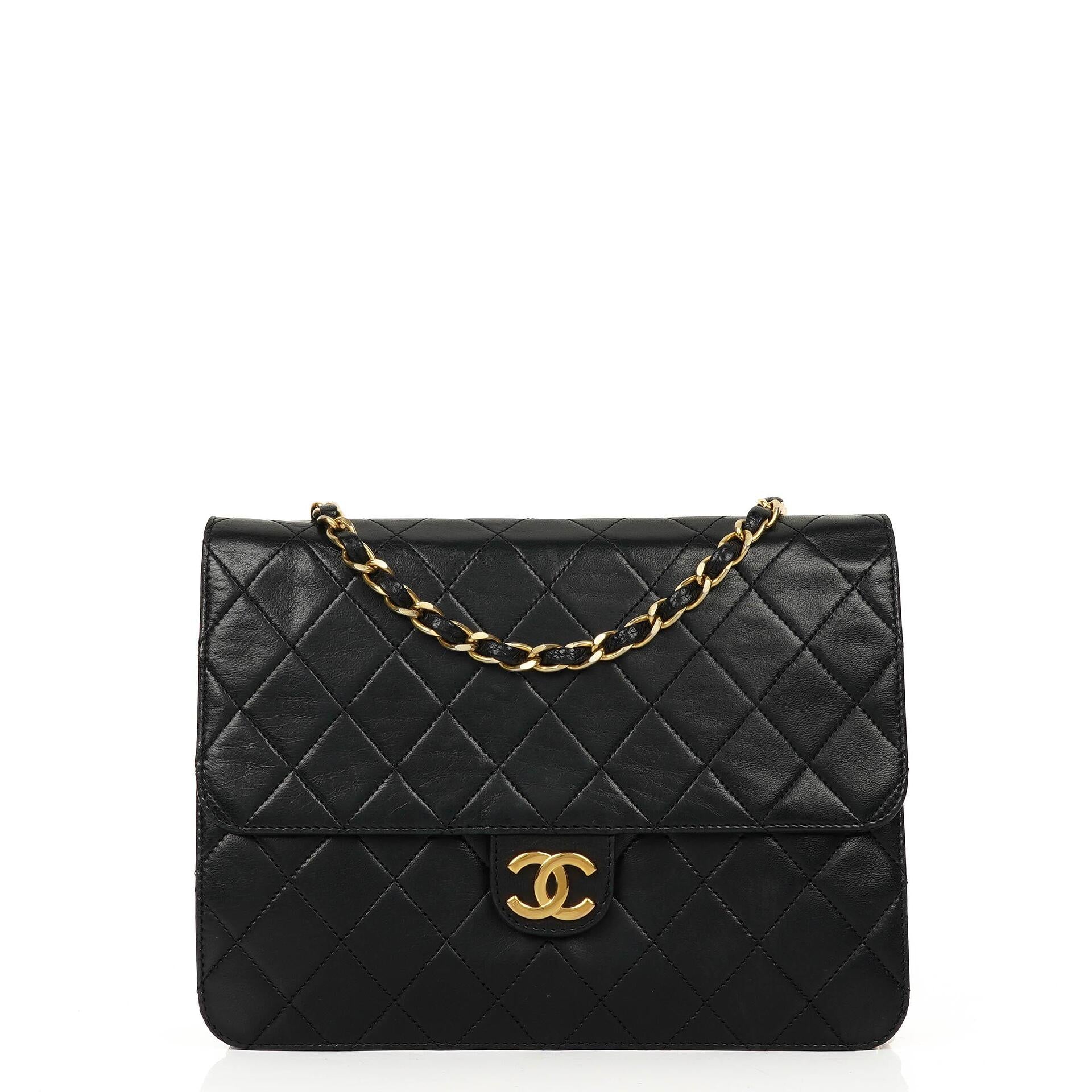 Chanel Small Classic Lammleder Flap Bag mit 24K goldplattierten Beschlägen Sehr gut
