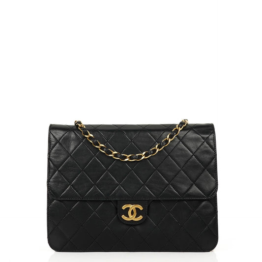 Chanel Small Classic Lammleder Flap Bag mit 24K goldplattierten Beschlägen Sehr gut