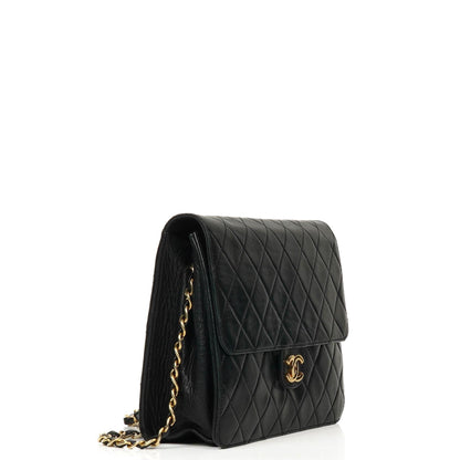 Chanel Small Classic Lammleder Flap Bag mit 24K goldplattierten Beschlägen Sehr gut