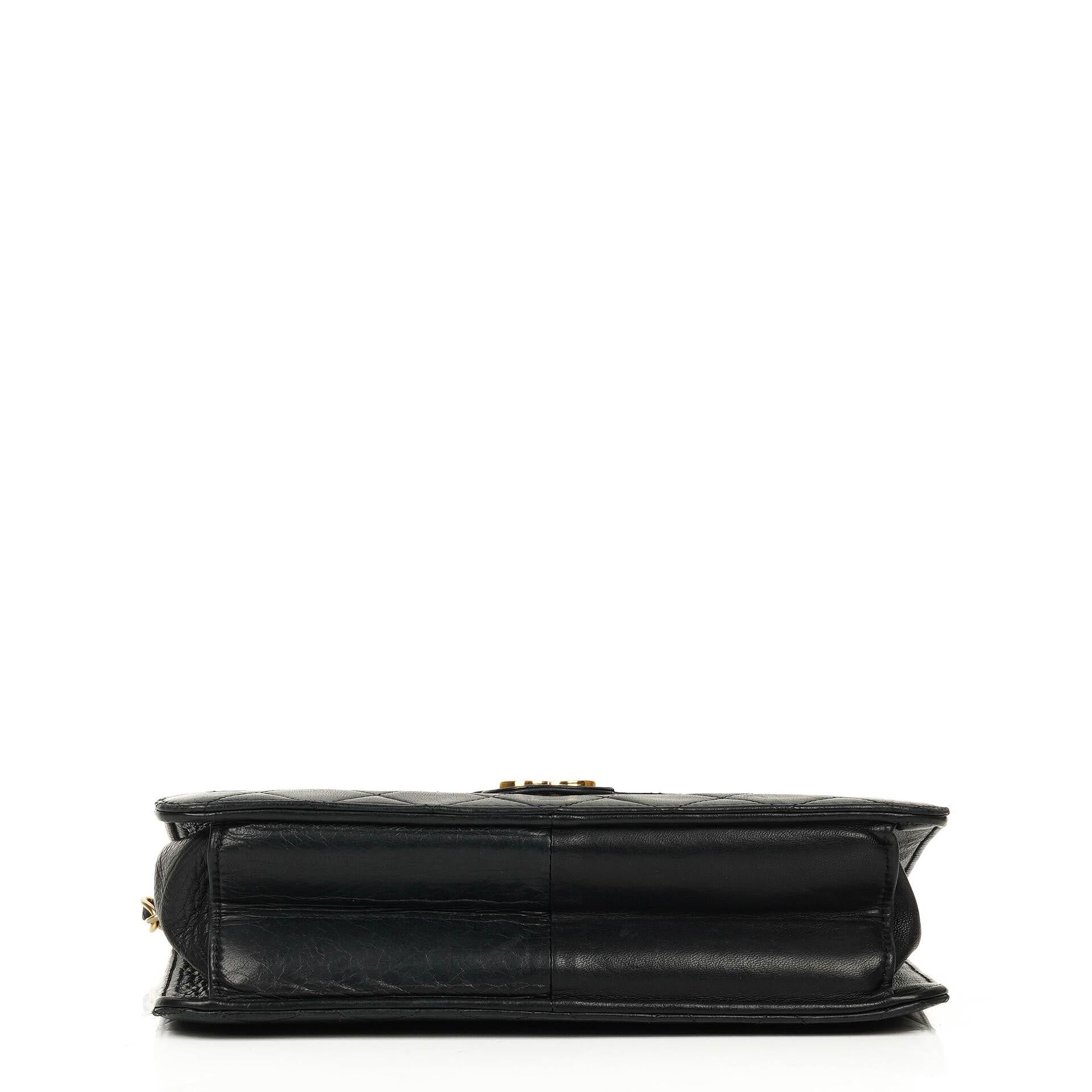 Chanel Small Classic Lammleder Flap Bag mit 24K goldplattierten Beschlägen Sehr gut
