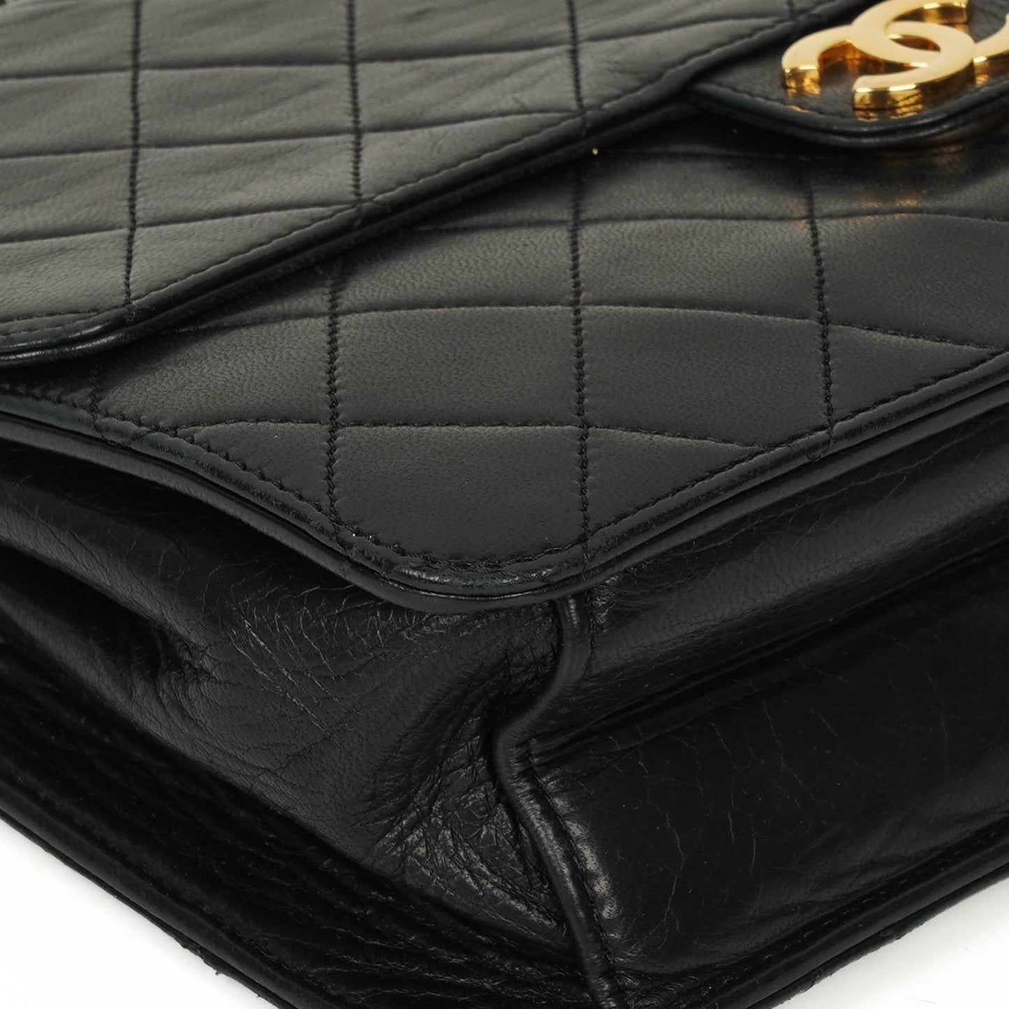 Chanel Small Classic Lammleder Flap Bag mit 24K goldplattierten Beschlägen Sehr gut