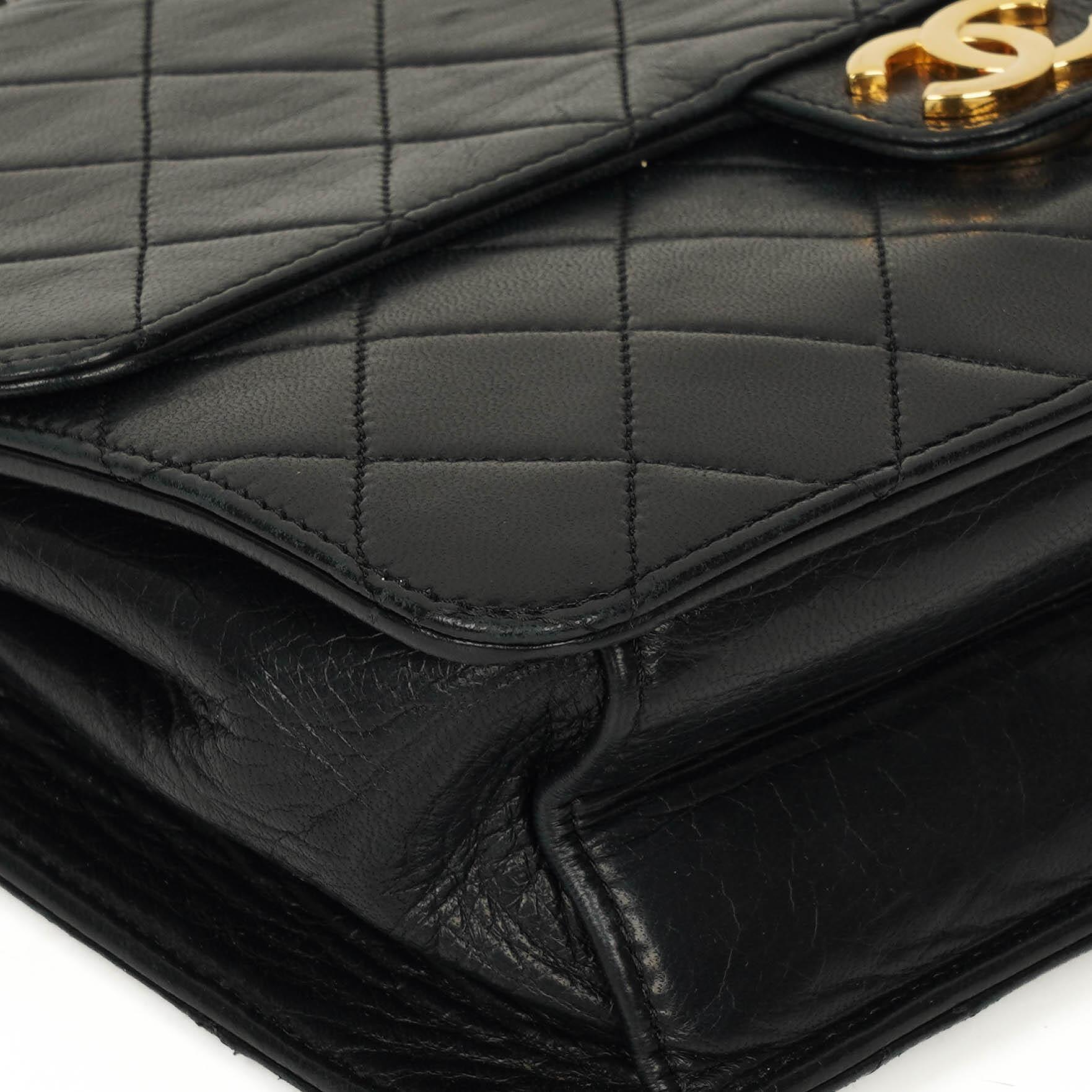 Chanel Small Classic Lammleder Flap Bag mit 24K goldplattierten Beschlägen Sehr gut