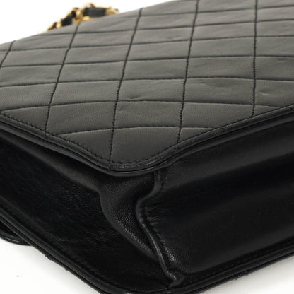 Chanel Small Classic Lammleder Flap Bag mit 24K goldplattierten Beschlägen Sehr gut
