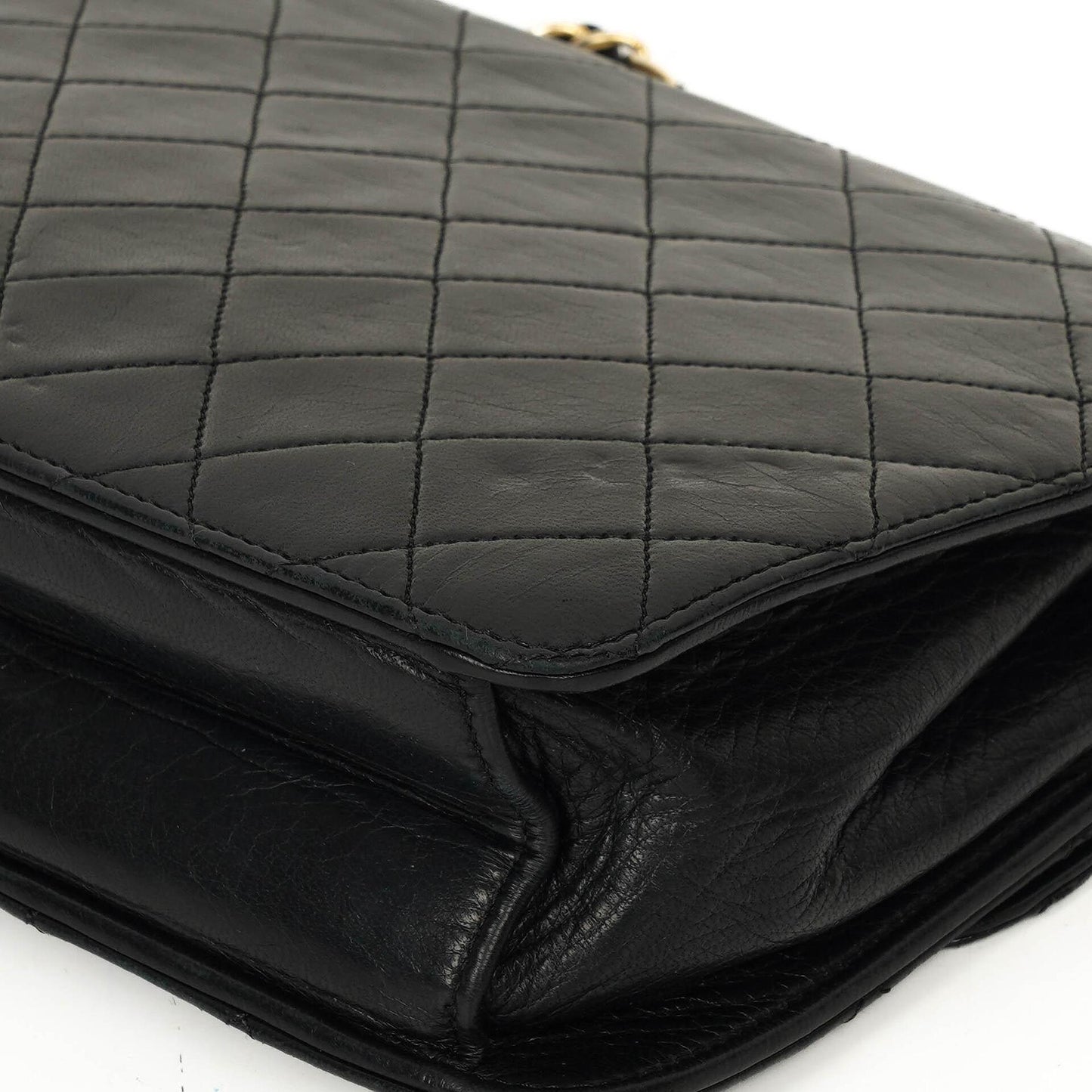 Chanel Small Classic Lammleder Flap Bag mit 24K goldplattierten Beschlägen Sehr gut