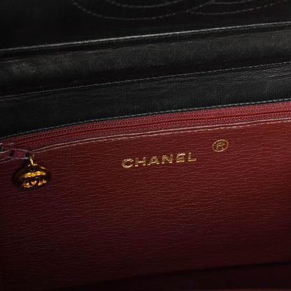 Chanel Small Classic Lammleder Flap Bag mit 24K goldplattierten Beschlägen Sehr gut
