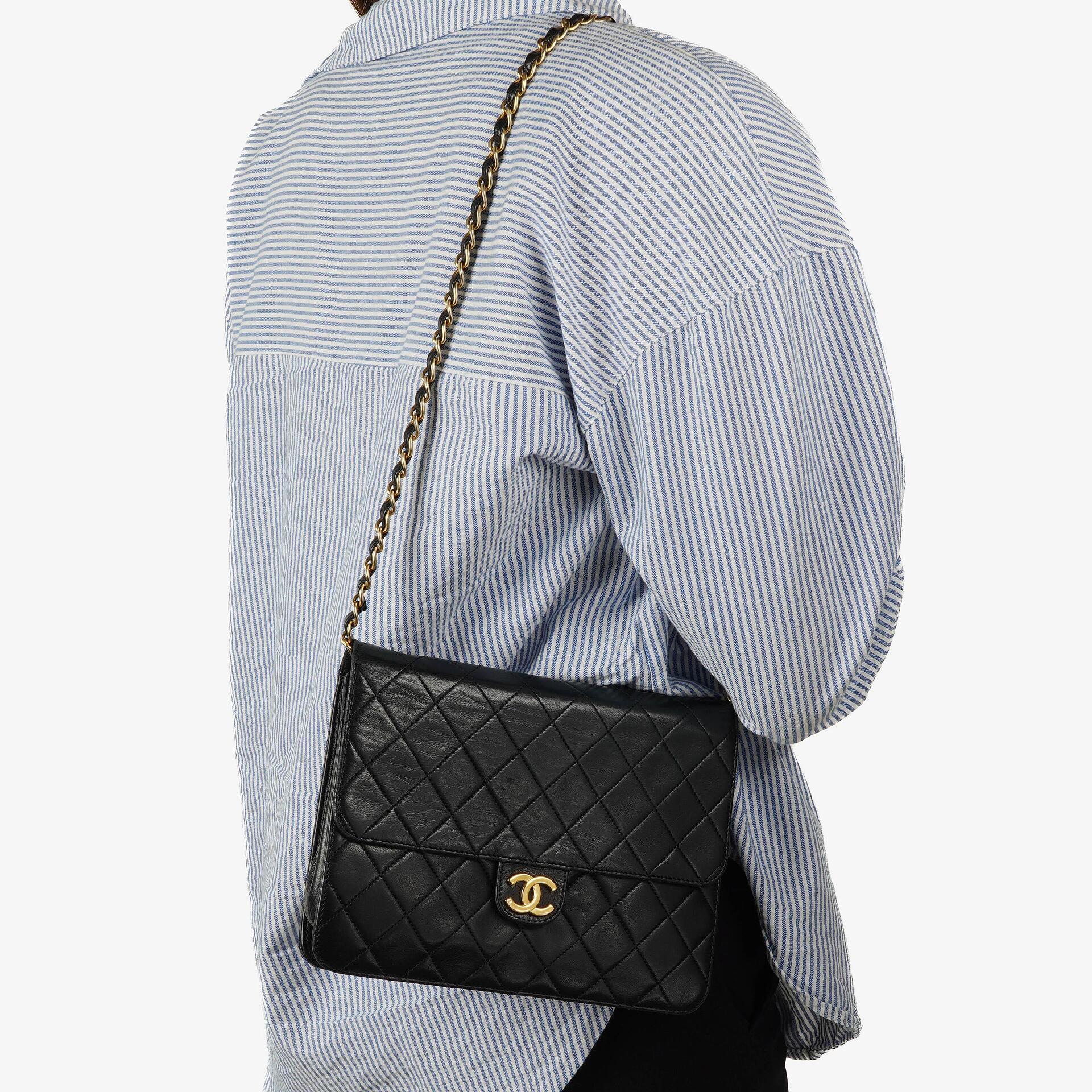 Chanel Small Classic Lammleder Flap Bag mit 24K goldplattierten Beschlägen Sehr gut