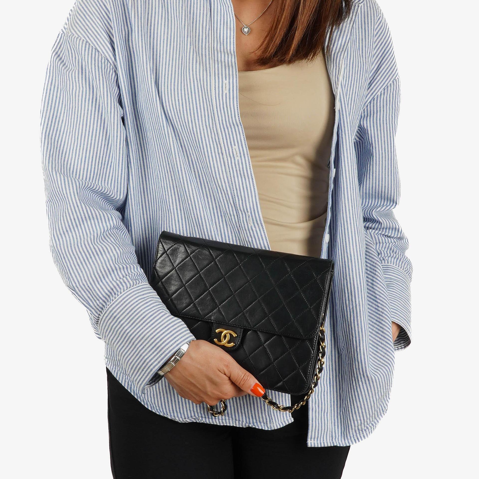 Chanel Small Classic Lammleder Flap Bag mit 24K goldplattierten Beschlägen Sehr gut