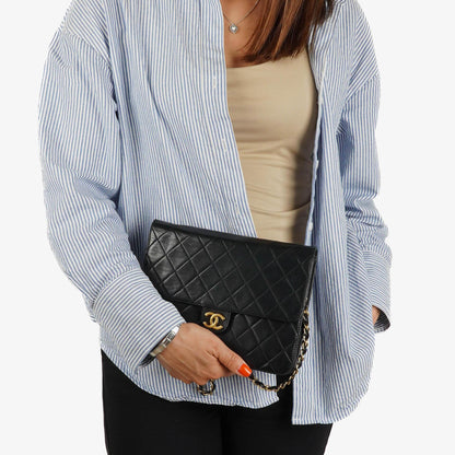 Chanel Small Classic Lammleder Flap Bag mit 24K goldplattierten Beschlägen Sehr gut