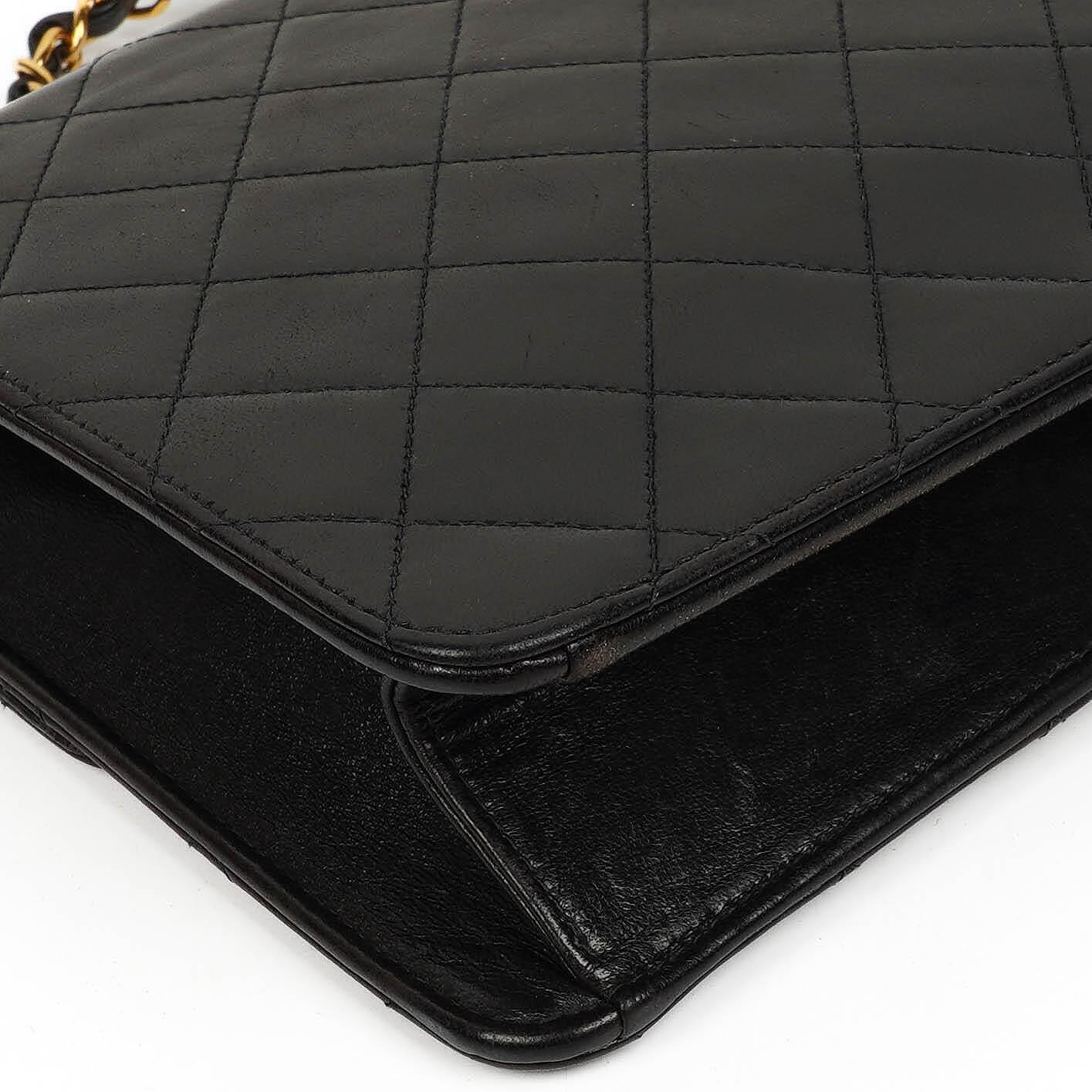 Chanel kleine Classic Flap Tasche aus Lammleder mit 24K vergoldeter Hardware
