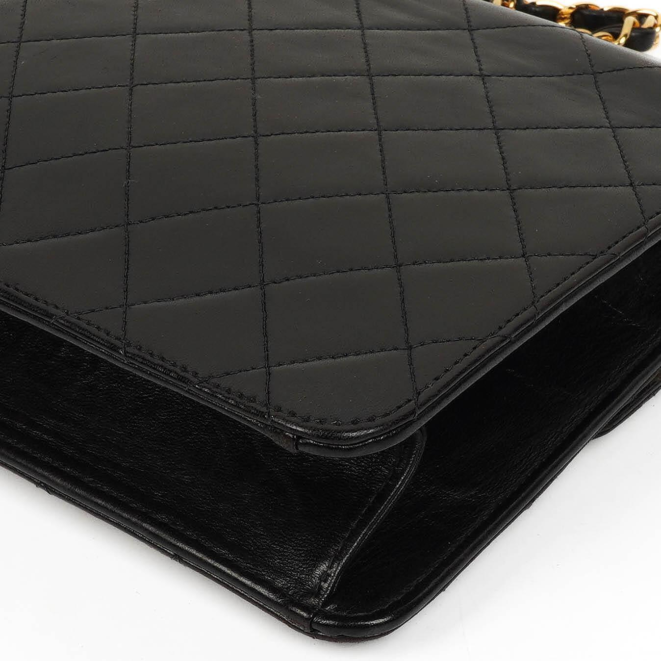 Chanel kleine Classic Flap Tasche aus Lammleder mit 24K vergoldeter Hardware