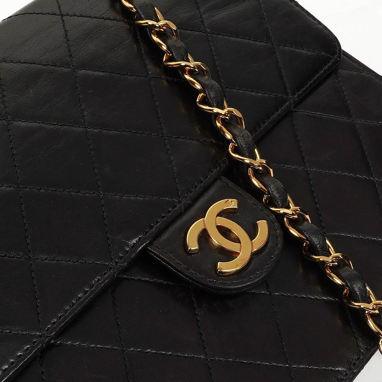Chanel kleine Classic Flap Tasche aus Lammleder mit 24K vergoldeter Hardware