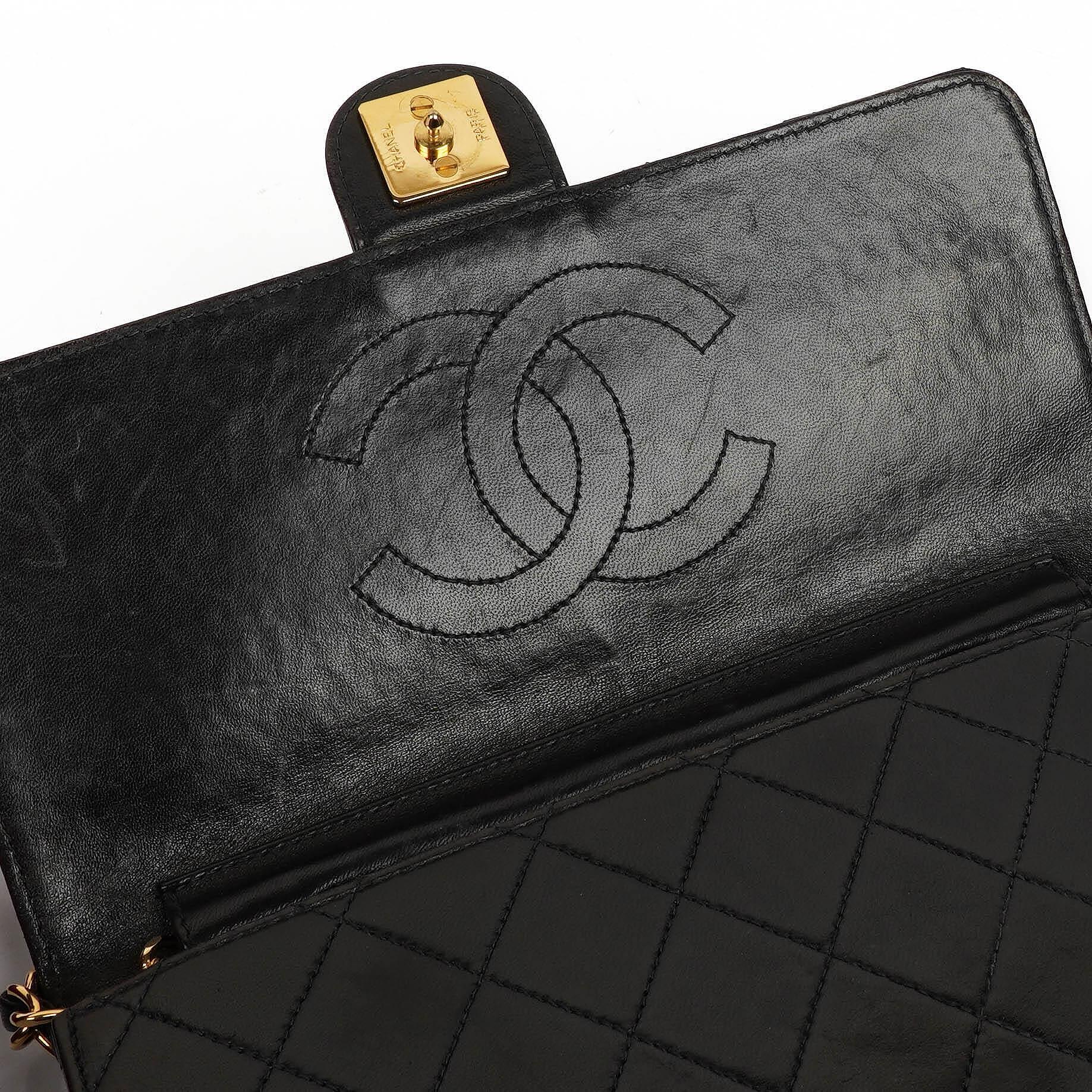 Chanel kleine Classic Flap Tasche aus Lammleder mit 24K vergoldeter Hardware
