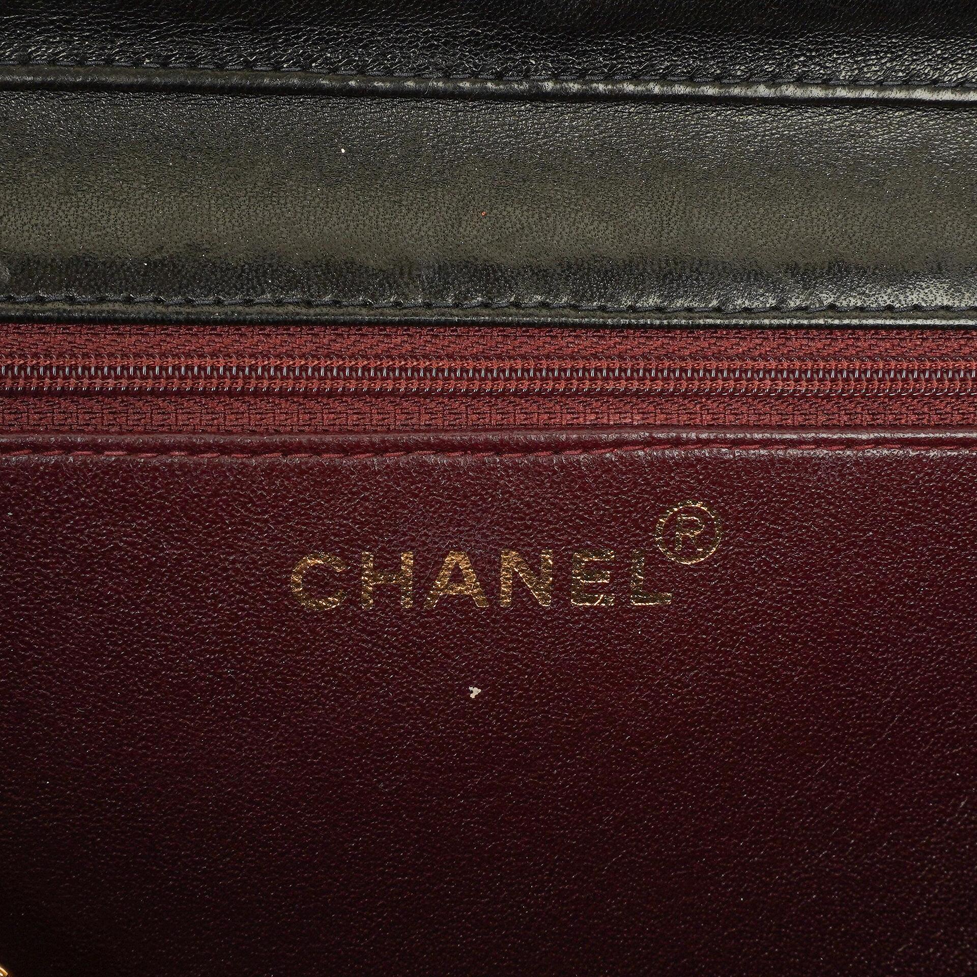 Chanel kleine Classic Flap Tasche aus Lammleder mit 24K vergoldeter Hardware