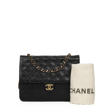 Chanel Small Classic Lammleder Flap Bag mit goldfarbenen Beschlägen Gut