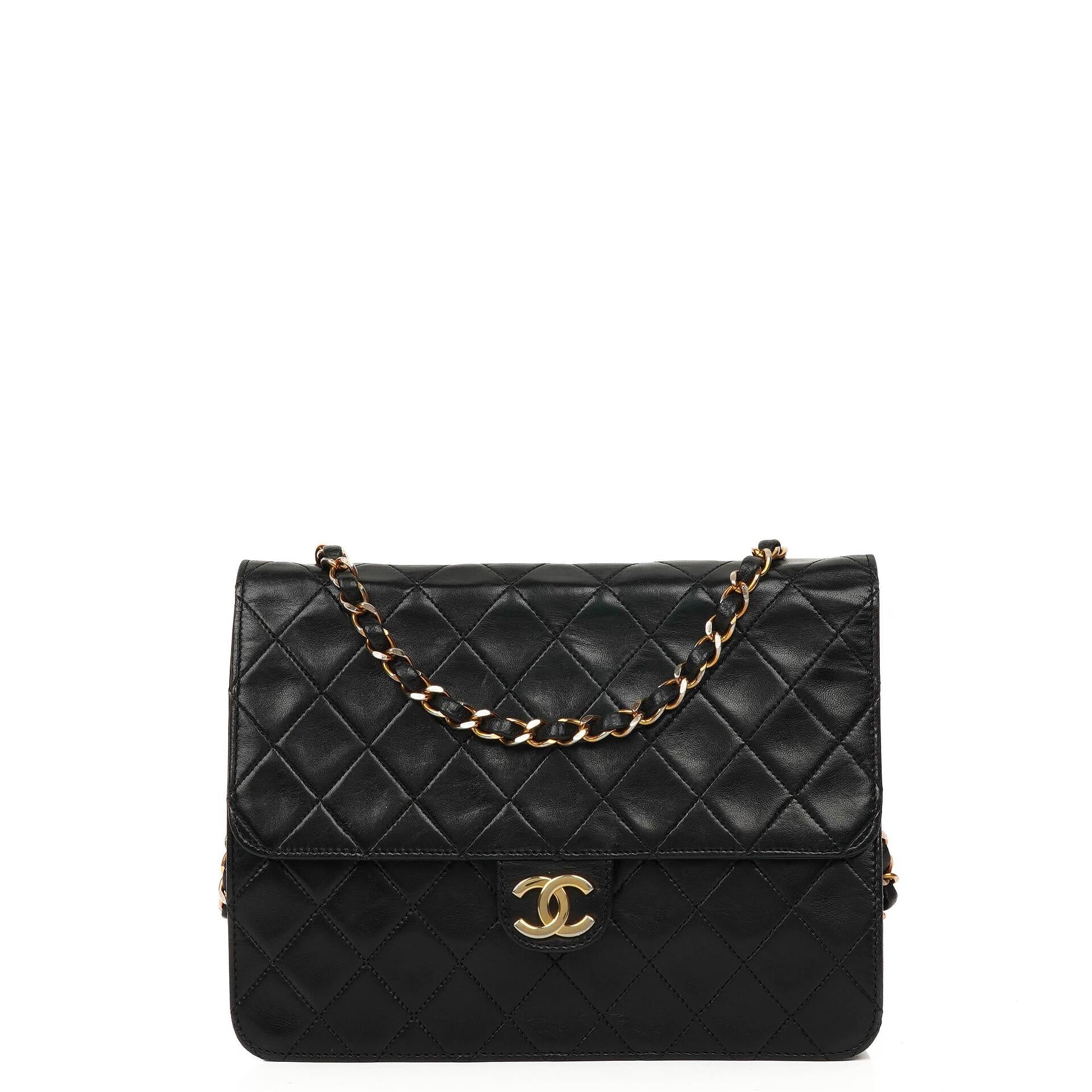 Chanel Small Classic Lammleder Flap Bag mit goldfarbenen Beschlägen Gut