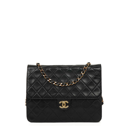 Chanel Small Classic Lammleder Flap Bag mit goldfarbenen Beschlägen Gut