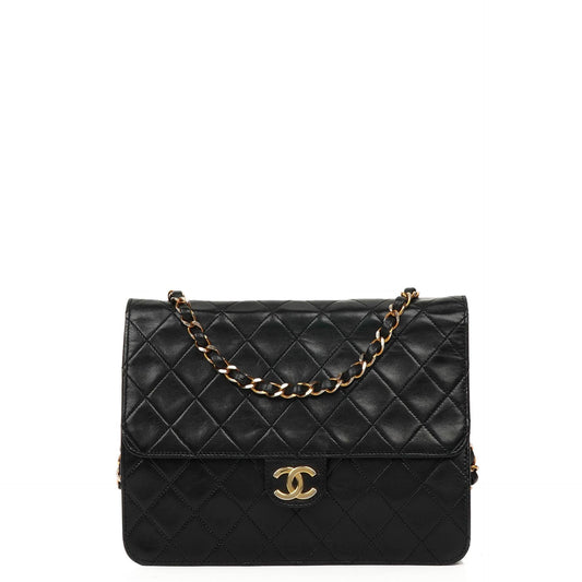Chanel Small Classic Lammleder Flap Bag mit goldfarbenen Beschlägen Gut