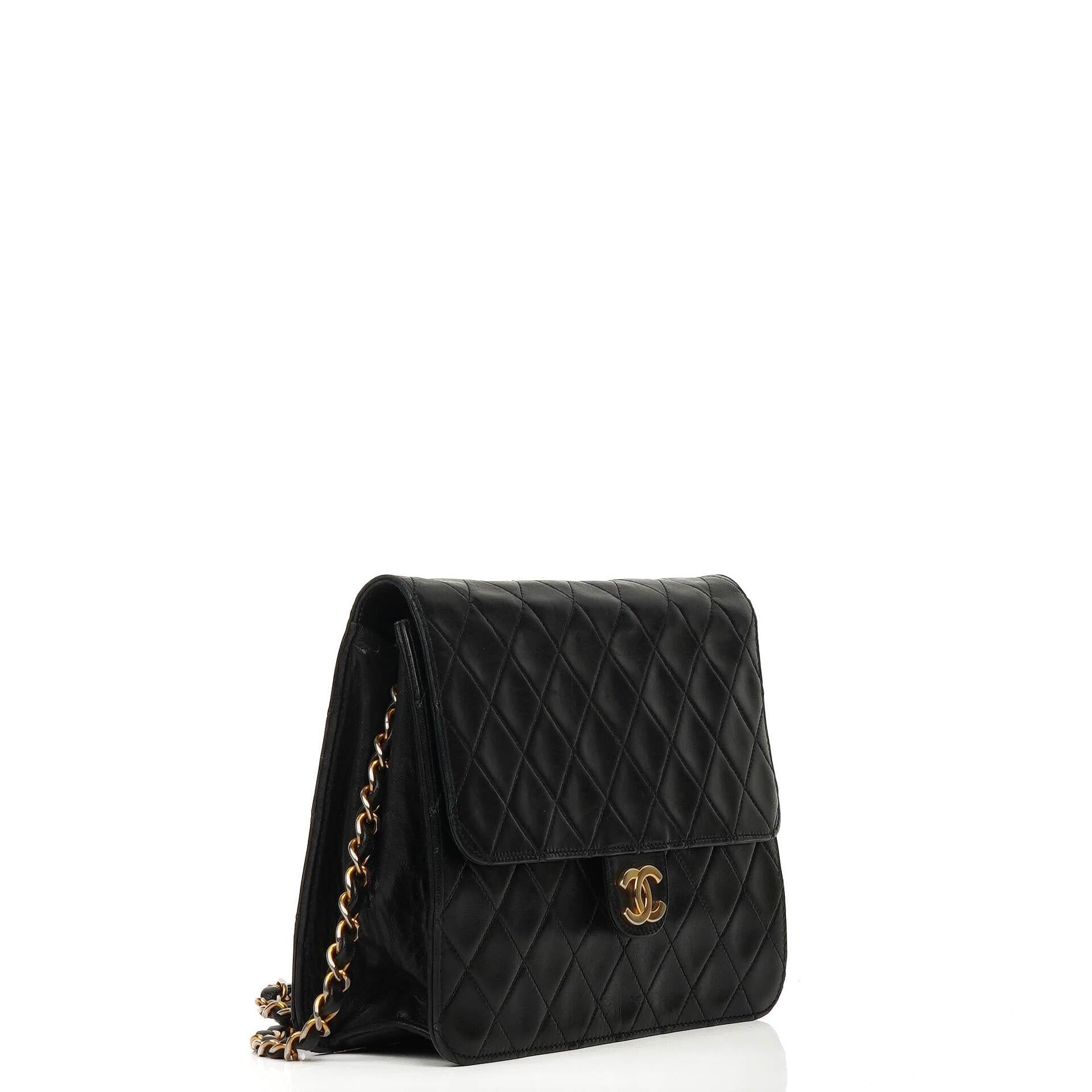 Chanel Small Classic Lammleder Flap Bag mit goldfarbenen Beschlägen Gut