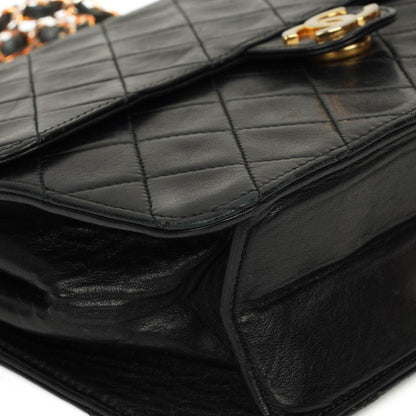 Chanel Small Classic Lammleder Flap Bag mit goldfarbenen Beschlägen Gut