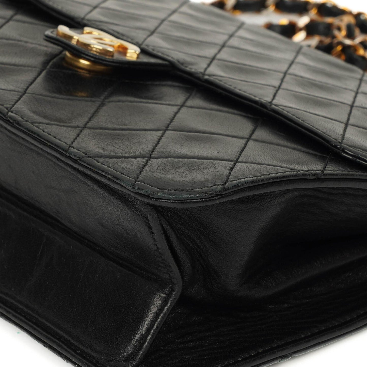 Chanel Small Classic Lammleder Flap Bag mit goldfarbenen Beschlägen Gut