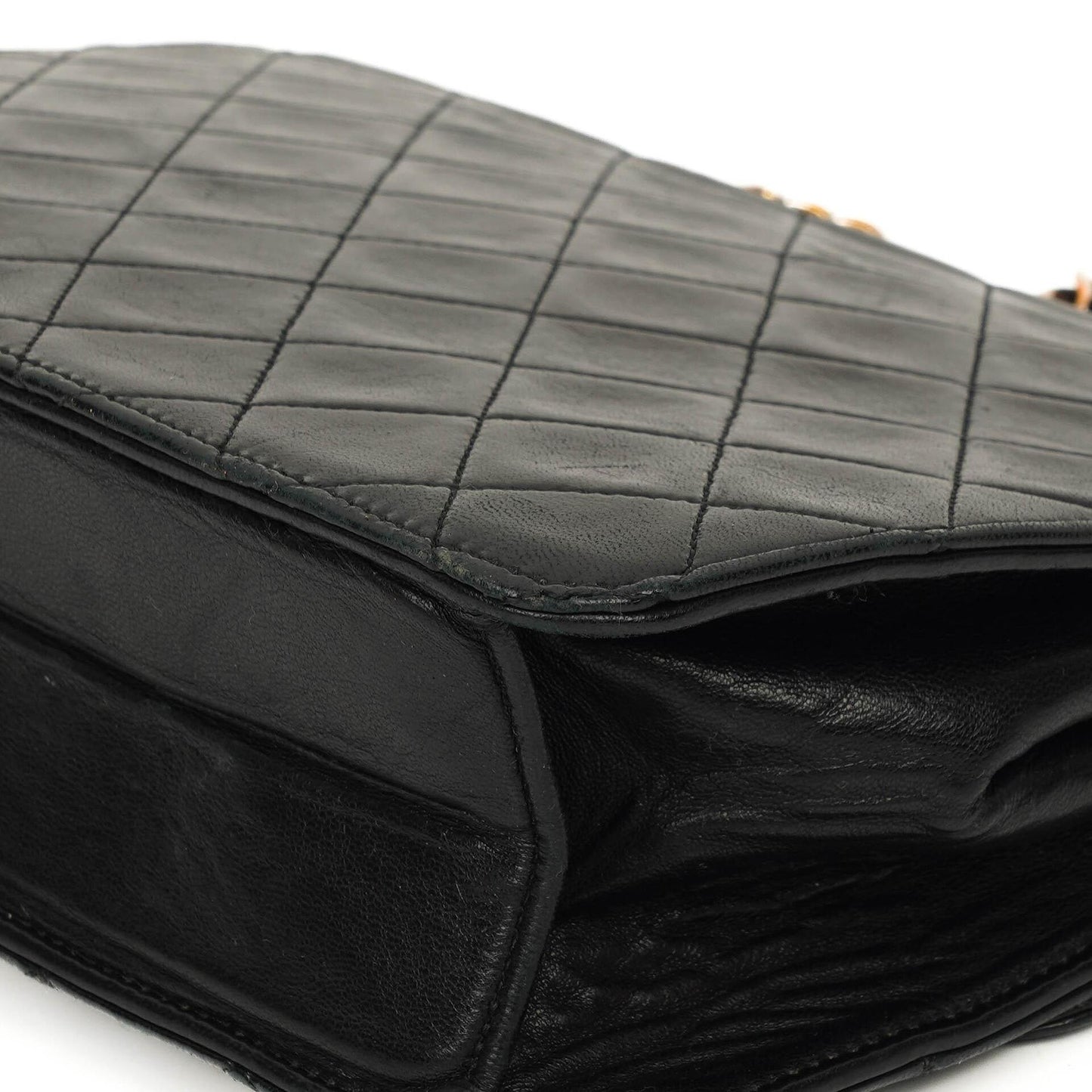 Chanel Small Classic Lammleder Flap Bag mit goldfarbenen Beschlägen Gut