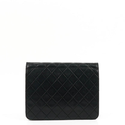 Chanel Small Classic Flap Bag aus Lammleder mit goldfarbener Hardware