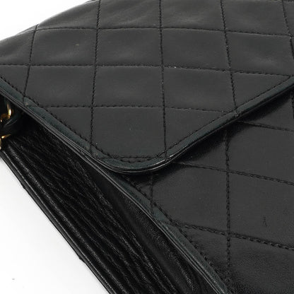 Chanel Small Classic Flap Bag aus Lammleder mit goldfarbener Hardware