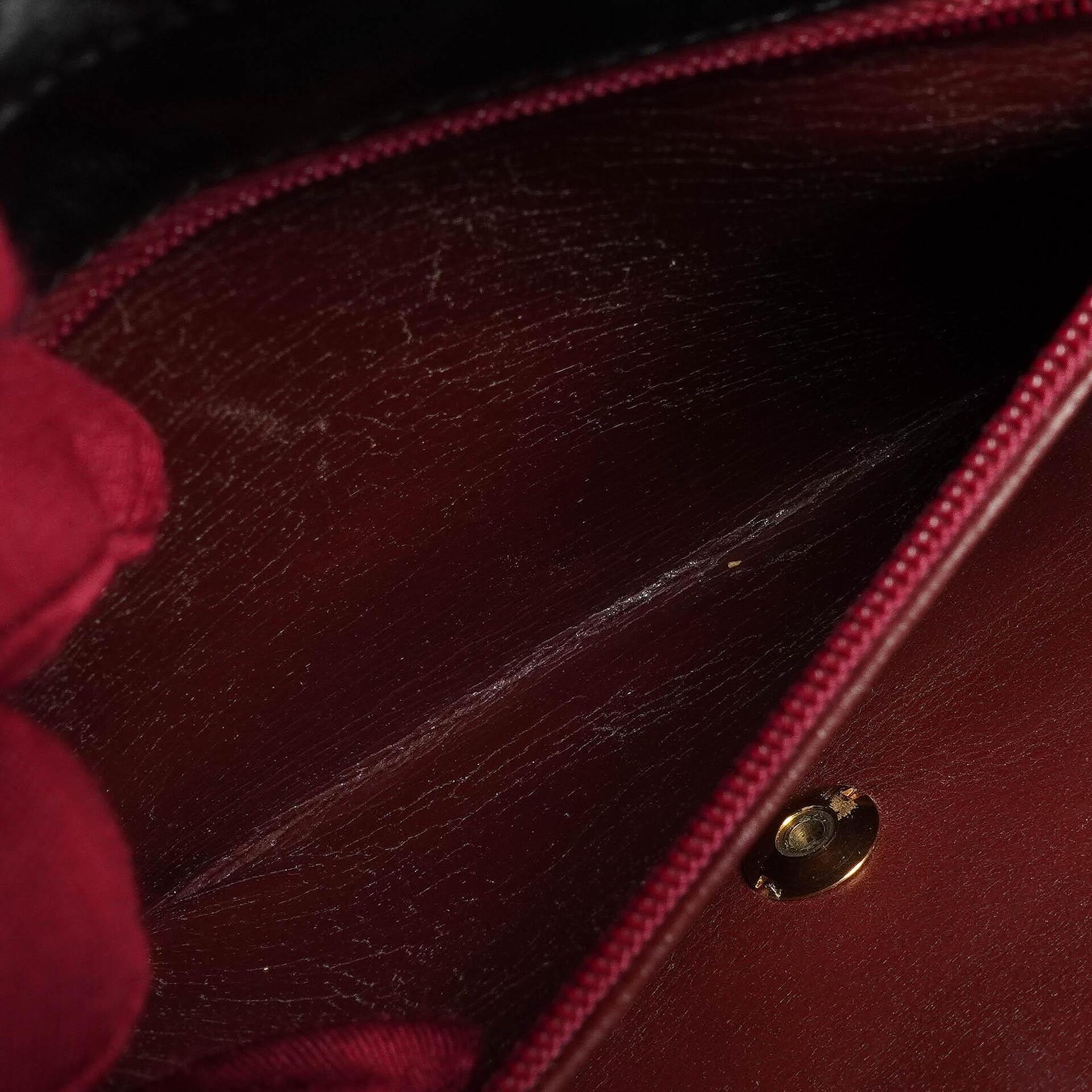 Chanel Small Classic Flap Bag aus Lammleder mit goldfarbener Hardware