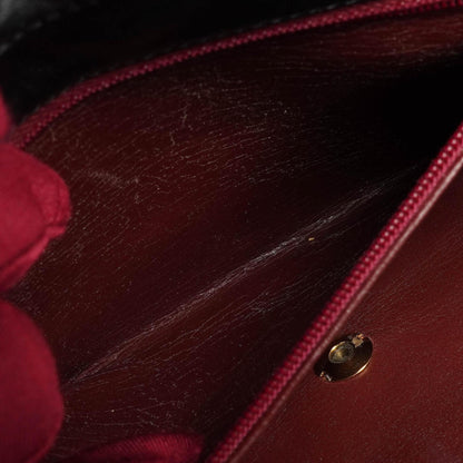 Chanel Small Classic Flap Bag aus Lammleder mit goldfarbener Hardware