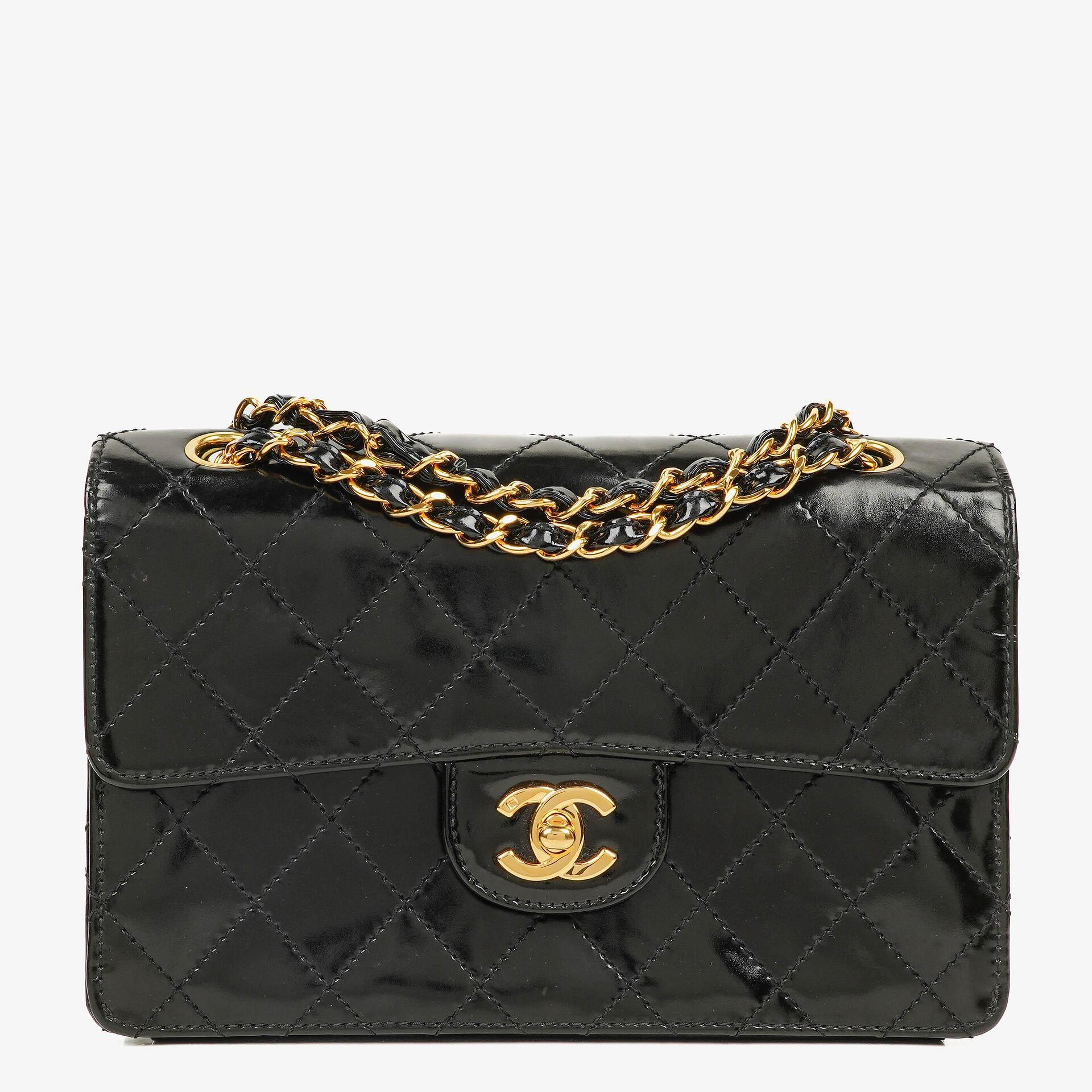 Chanel Kleine Classic Single Flap Tasche aus schwarzem gestepptem Lackleder mit 24K vergoldeter Hardware