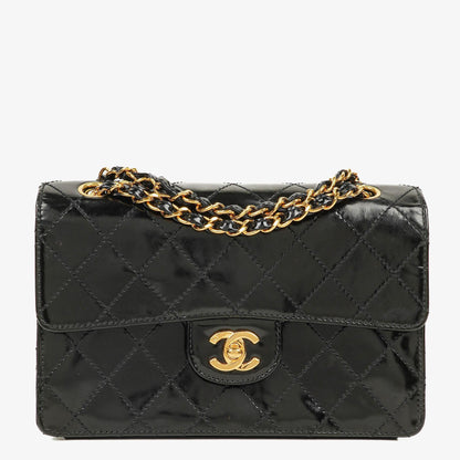 Chanel Kleine Classic Single Flap Tasche aus schwarzem gestepptem Lackleder mit 24K vergoldeter Hardware