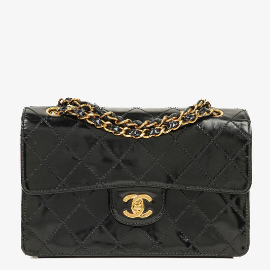 Chanel Kleine Classic Single Flap Tasche aus schwarzem gestepptem Lackleder mit 24K vergoldeter Hardware