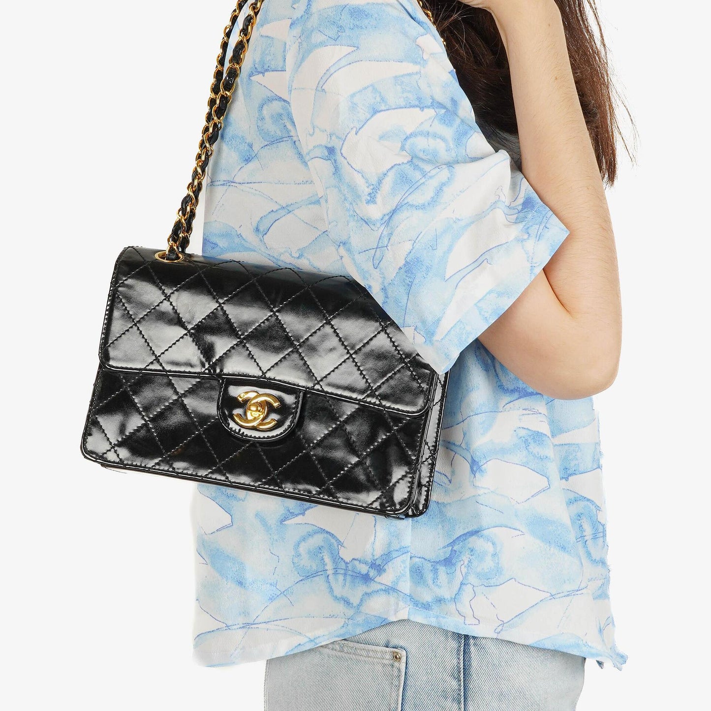 Chanel Kleine Classic Single Flap Tasche aus schwarzem gestepptem Lackleder mit 24K vergoldeter Hardware