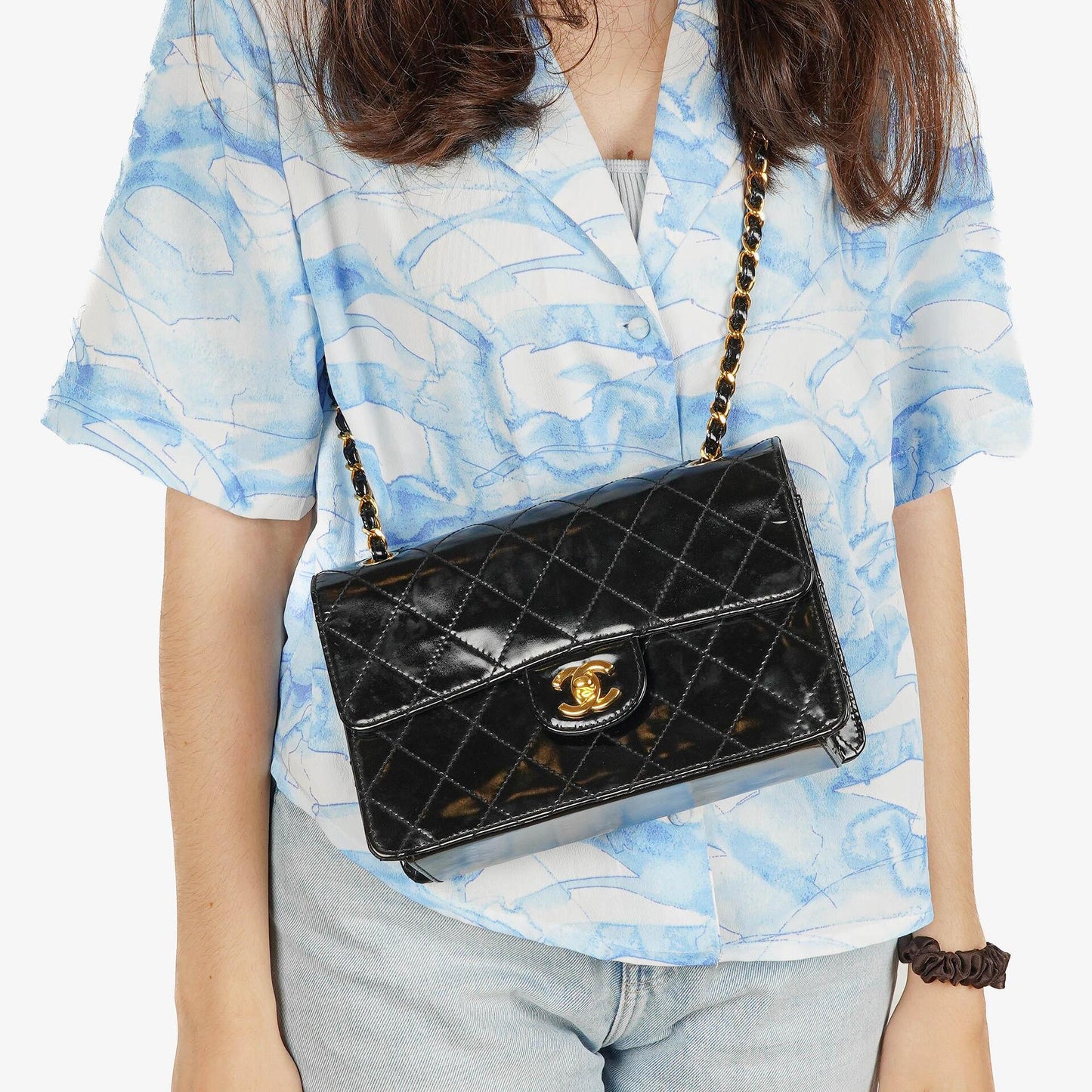 Chanel Kleine Classic Single Flap Tasche aus schwarzem gestepptem Lackleder mit 24K vergoldeter Hardware