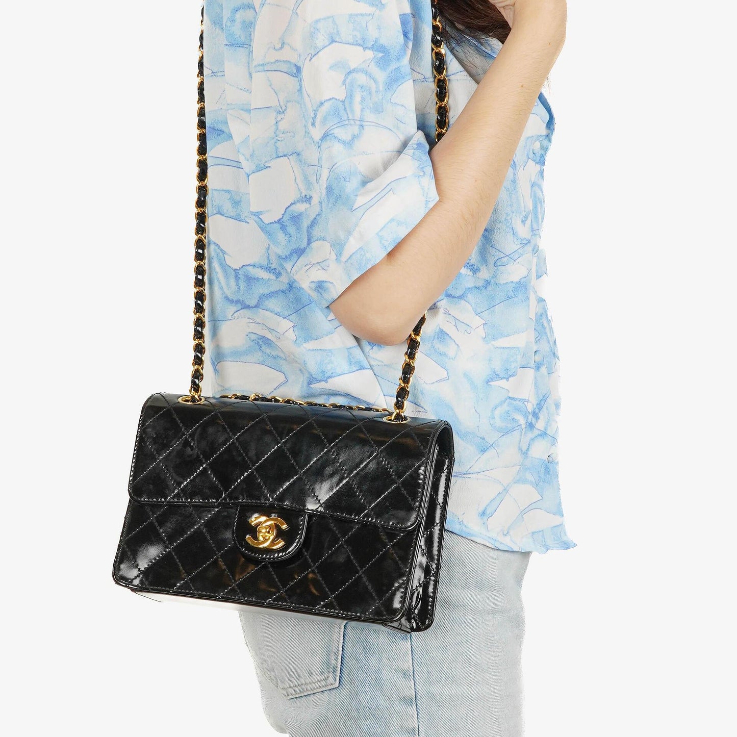 Chanel Kleine Classic Single Flap Tasche aus schwarzem gestepptem Lackleder mit 24K vergoldeter Hardware