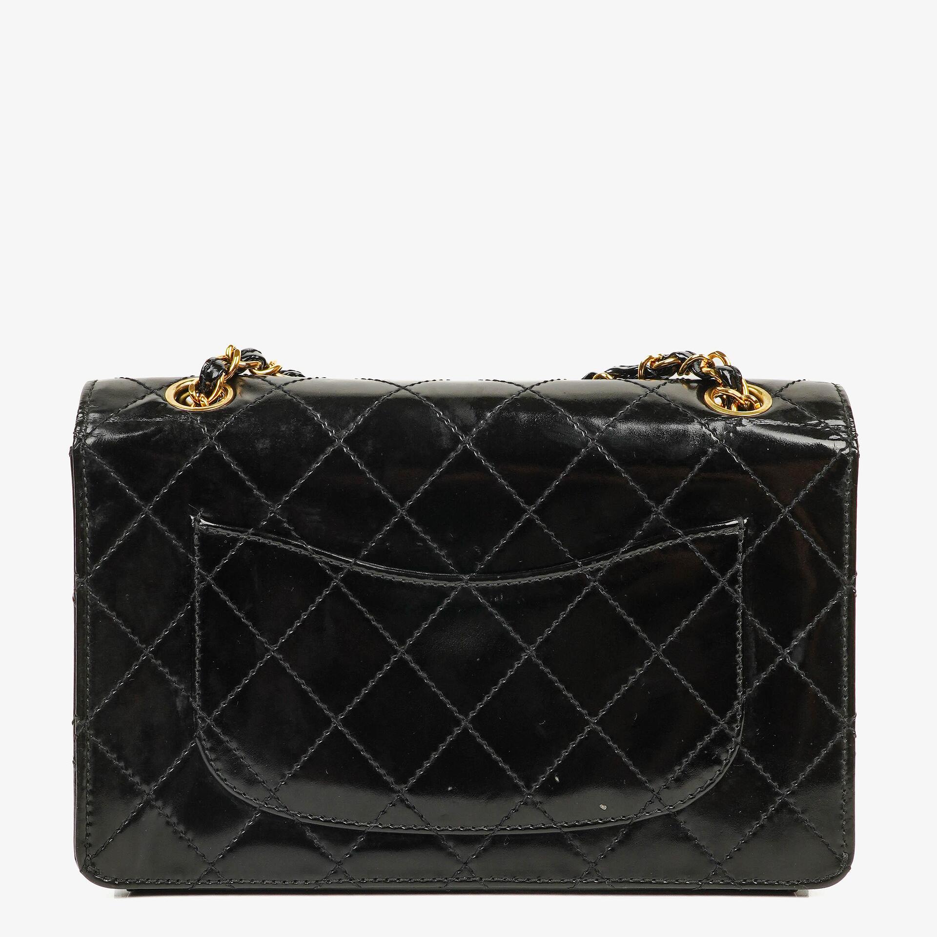 Chanel Kleine Classic Single Flap Tasche aus schwarzem gestepptem Lackleder mit 24K vergoldeter Hardware