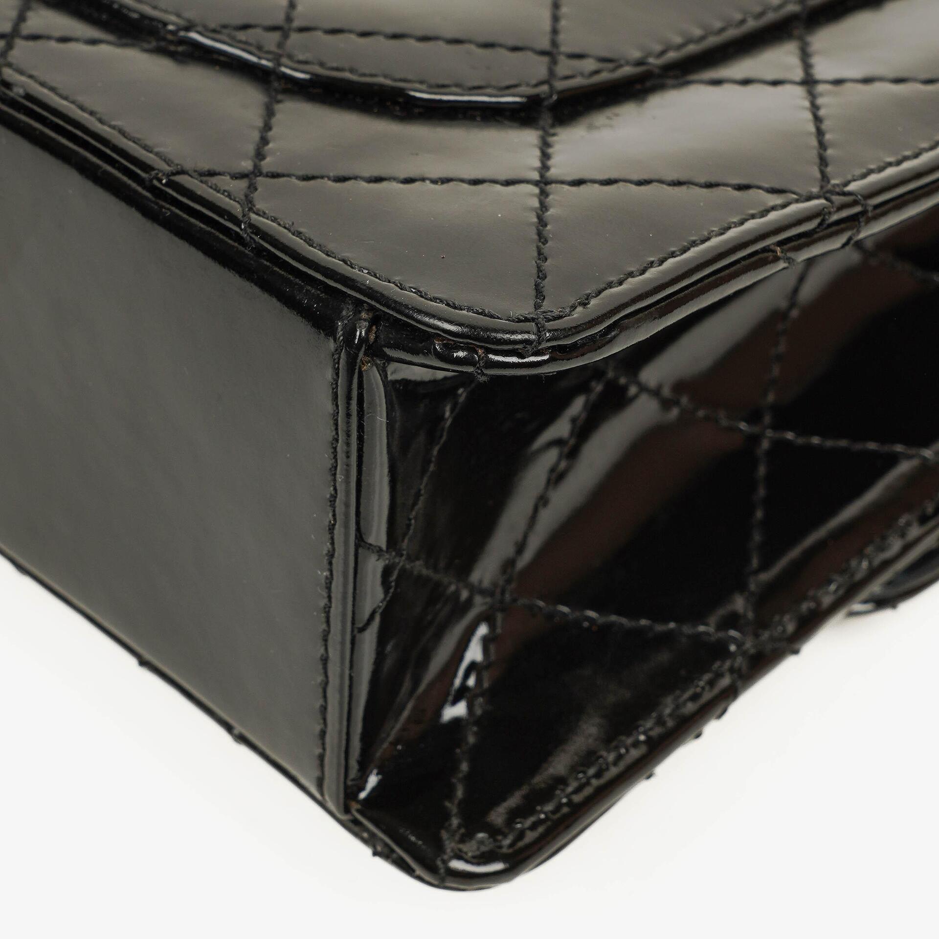 Chanel Kleine Classic Single Flap Tasche aus schwarzem gestepptem Lackleder mit 24K vergoldeter Hardware