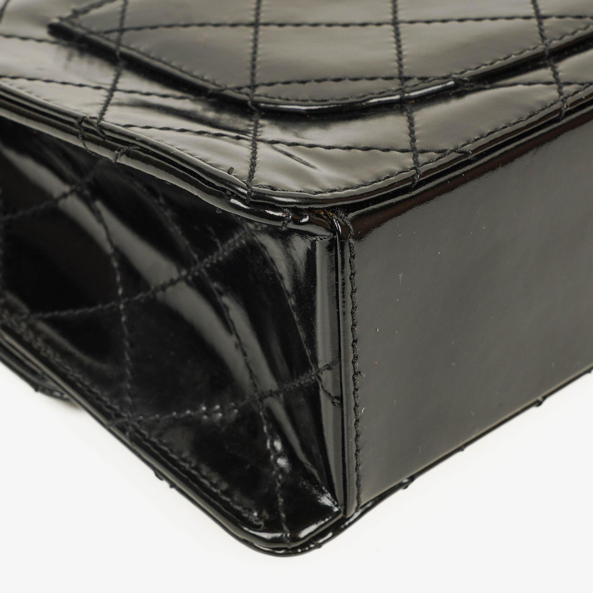 Chanel Kleine Classic Single Flap Tasche aus schwarzem gestepptem Lackleder mit 24K vergoldeter Hardware