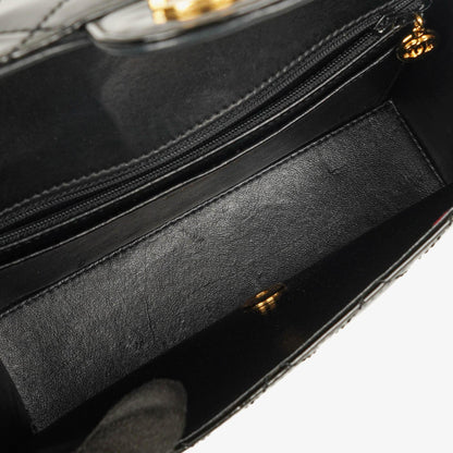 Chanel Kleine Classic Single Flap Tasche aus schwarzem gestepptem Lackleder mit 24K vergoldeter Hardware