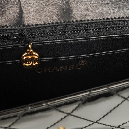 Chanel Kleine Classic Single Flap Tasche aus schwarzem gestepptem Lackleder mit 24K vergoldeter Hardware